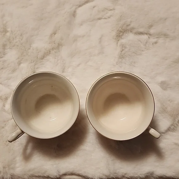 VINTAGE 🍵 TEACUPS FLOWERS DESIGNS / GOLD TRIM - Picture 4 of 4